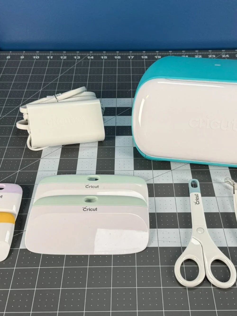 Cricut Joy Smart Machine Crafting Bundle + Tools & Vinyl